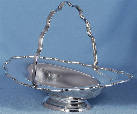 A George V silver fruit basket, by R.F. Mosley & Co, length 304mm, weight 20.3oz/633grms.